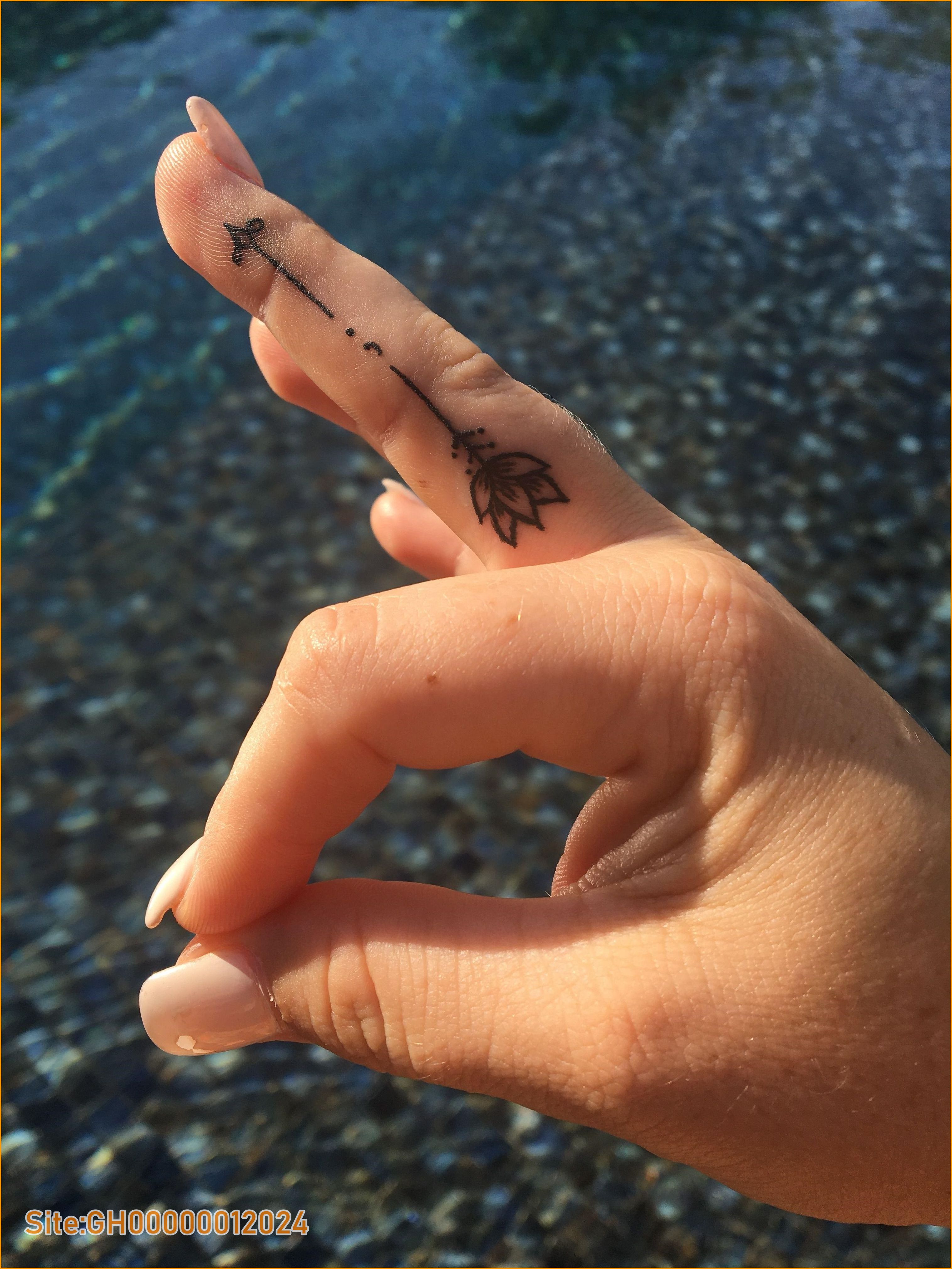 arrow finger tattoo-3