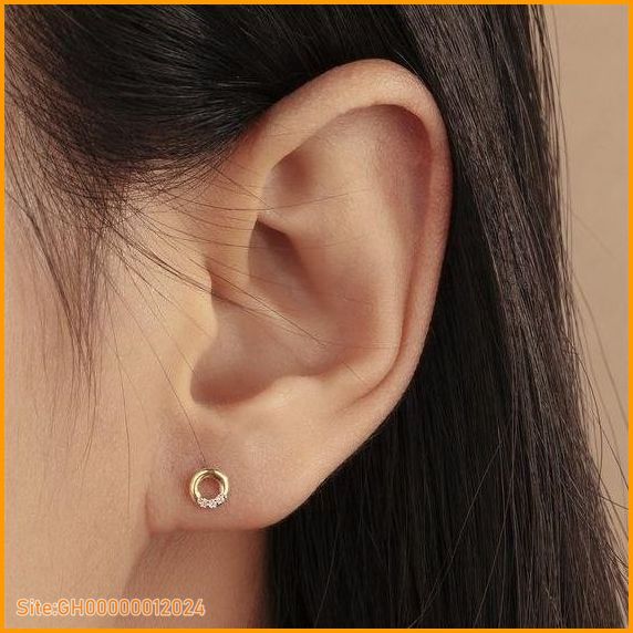 small gold stud earrings-1